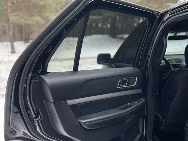 Черный Форд Эксплорер, объемом двигателя 3.7 л и пробегом 134 тыс. км за 14000 $, фото 13 на Automoto.ua