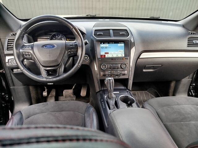 Черный Форд Эксплорер, объемом двигателя 3.5 л и пробегом 155 тыс. км за 541 $, фото 6 на Automoto.ua