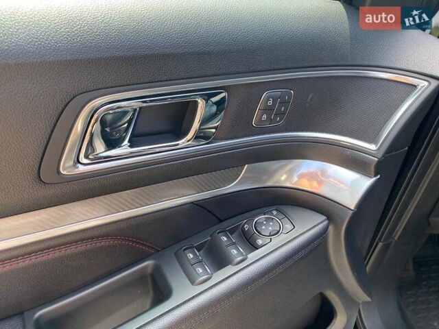 Черный Форд Эксплорер, объемом двигателя 3.5 л и пробегом 33 тыс. км за 24900 $, фото 10 на Automoto.ua