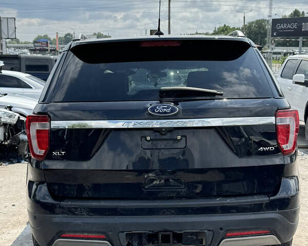 Черный Форд Эксплорер, объемом двигателя 3.5 л и пробегом 180 тыс. км за 9300 $, фото 3 на Automoto.ua