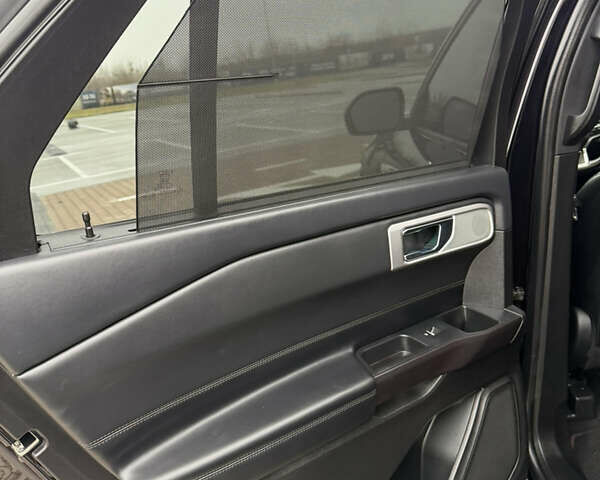 Черный Форд Эксплорер, объемом двигателя 2.96 л и пробегом 93 тыс. км за 29100 $, фото 19 на Automoto.ua