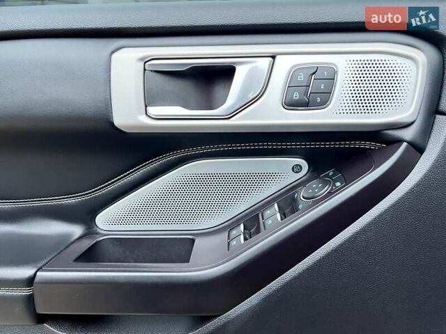 Чорний Форд Експлорер, об'ємом двигуна 2.96 л та пробігом 94 тис. км за 30900 $, фото 16 на Automoto.ua