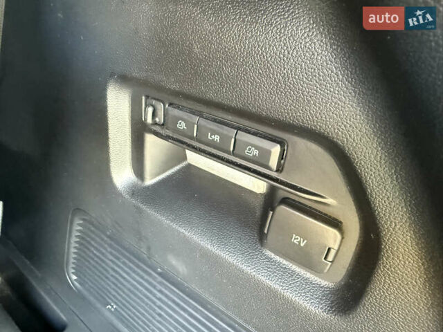 Чорний Форд Експлорер, об'ємом двигуна 2.3 л та пробігом 126 тис. км за 19300 $, фото 110 на Automoto.ua