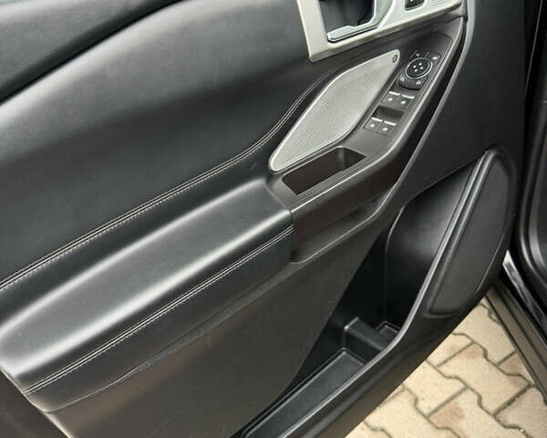 Черный Форд Эксплорер, объемом двигателя 2.96 л и пробегом 93 тыс. км за 29100 $, фото 16 на Automoto.ua