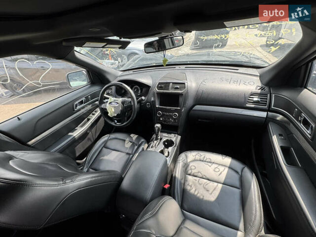 Черный Форд Эксплорер, объемом двигателя 3.5 л и пробегом 180 тыс. км за 9300 $, фото 9 на Automoto.ua