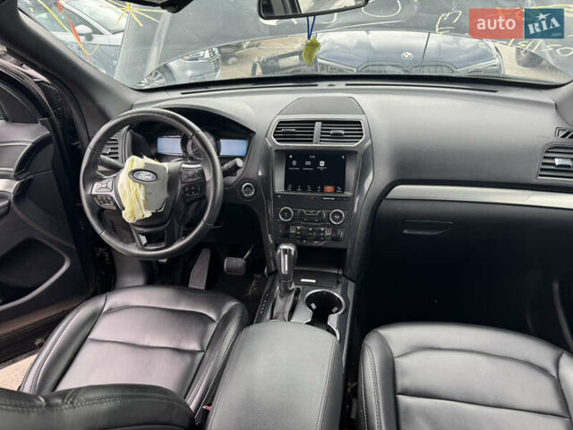 Черный Форд Эксплорер, объемом двигателя 3.5 л и пробегом 180 тыс. км за 9300 $, фото 6 на Automoto.ua