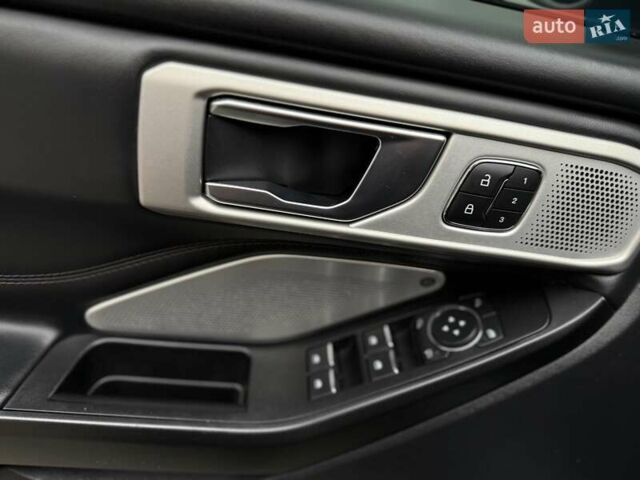 Чорний Форд Експлорер, об'ємом двигуна 3 л та пробігом 90 тис. км за 26600 $, фото 39 на Automoto.ua