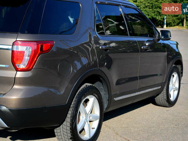 Коричневый Форд Эксплорер, объемом двигателя 3.5 л и пробегом 152 тыс. км за 16000 $, фото 4 на Automoto.ua