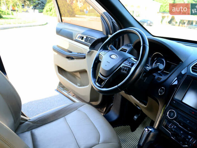 Коричневый Форд Эксплорер, объемом двигателя 3.5 л и пробегом 152 тыс. км за 16000 $, фото 32 на Automoto.ua