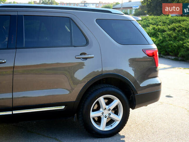 Коричневый Форд Эксплорер, объемом двигателя 3.5 л и пробегом 152 тыс. км за 16000 $, фото 12 на Automoto.ua