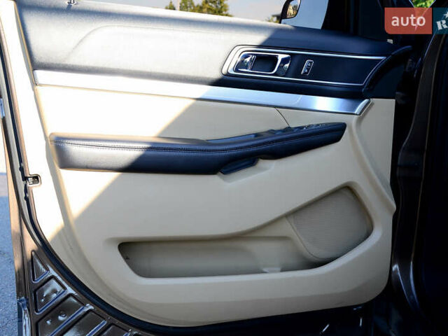 Коричневый Форд Эксплорер, объемом двигателя 3.5 л и пробегом 152 тыс. км за 16000 $, фото 21 на Automoto.ua