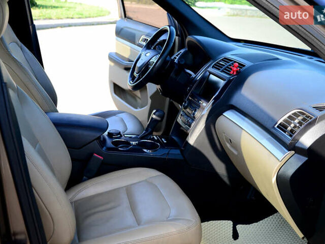 Коричневый Форд Эксплорер, объемом двигателя 3.5 л и пробегом 152 тыс. км за 16000 $, фото 30 на Automoto.ua