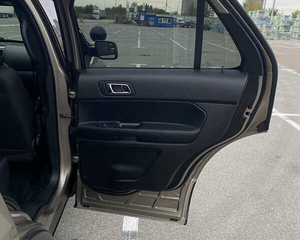 Форд Эксплорер 2017 в Киеве на Automoto.ua Коричневый Форд Эксплорер, объемом двигателя 3.7 л и пробегом 217 тыс. км за 21600 $, фото 29 на Automoto.ua