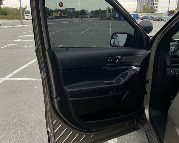 Форд Эксплорер 2017 в Киеве на Automoto.ua Коричневый Форд Эксплорер, объемом двигателя 3.7 л и пробегом 217 тыс. км за 21600 $, фото 30 на Automoto.ua