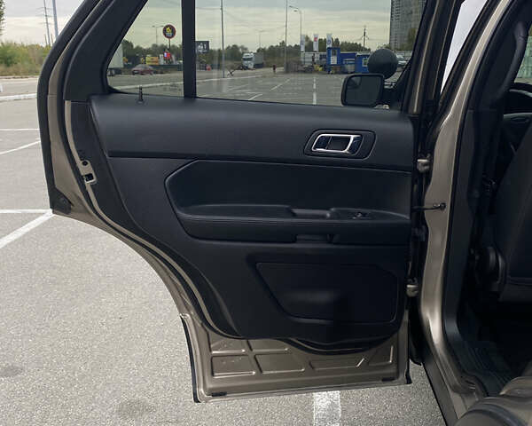 Форд Эксплорер 2017 в Киеве на Automoto.ua Коричневый Форд Эксплорер, объемом двигателя 3.7 л и пробегом 217 тыс. км за 21600 $, фото 28 на Automoto.ua