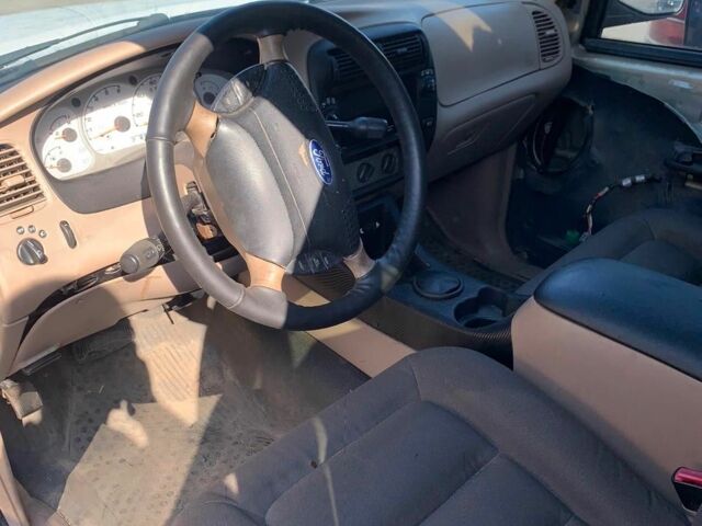 Красный Форд Эксплорер, объемом двигателя 1.6 л и пробегом 180 тыс. км за 2800 $, фото 6 на Automoto.ua