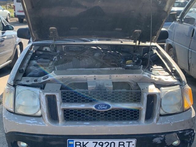 Красный Форд Эксплорер, объемом двигателя 1.6 л и пробегом 180 тыс. км за 2800 $, фото 1 на Automoto.ua