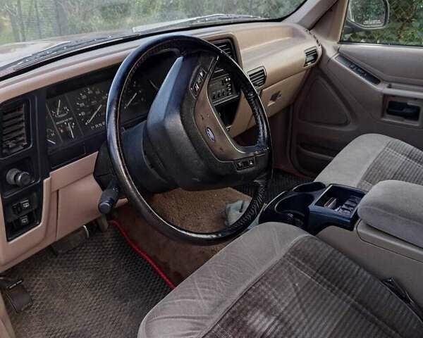 Красный Форд Эксплорер, объемом двигателя 0 л и пробегом 340 тыс. км за 1800 $, фото 5 на Automoto.ua