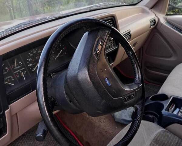 Красный Форд Эксплорер, объемом двигателя 0 л и пробегом 340 тыс. км за 1800 $, фото 4 на Automoto.ua