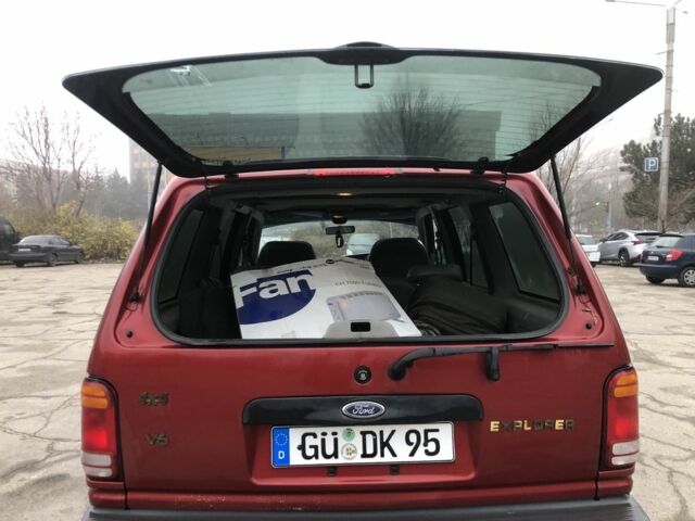 Красный Форд Эксплорер, объемом двигателя 4 л и пробегом 158 тыс. км за 2500 $, фото 4 на Automoto.ua