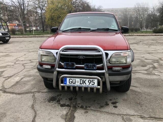 Красный Форд Эксплорер, объемом двигателя 4 л и пробегом 158 тыс. км за 2500 $, фото 1 на Automoto.ua
