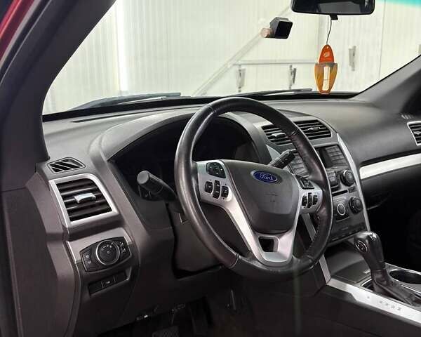 Красный Форд Эксплорер, объемом двигателя 3.5 л и пробегом 150 тыс. км за 11000 $, фото 21 на Automoto.ua