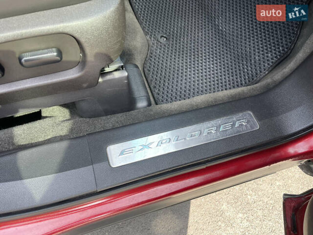 Красный Форд Эксплорер, объемом двигателя 3.5 л и пробегом 284 тыс. км за 14900 $, фото 13 на Automoto.ua