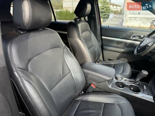 Красный Форд Эксплорер, объемом двигателя 3.5 л и пробегом 149 тыс. км за 15800 $, фото 13 на Automoto.ua