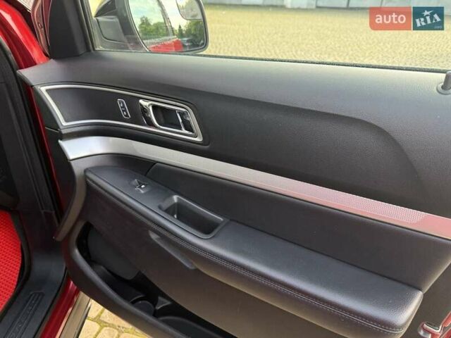 Красный Форд Эксплорер, объемом двигателя 3.5 л и пробегом 149 тыс. км за 15800 $, фото 14 на Automoto.ua