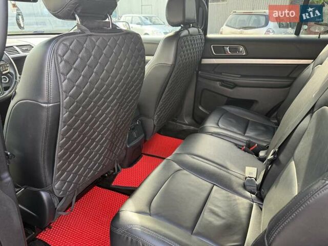 Красный Форд Эксплорер, объемом двигателя 3.5 л и пробегом 149 тыс. км за 15800 $, фото 20 на Automoto.ua