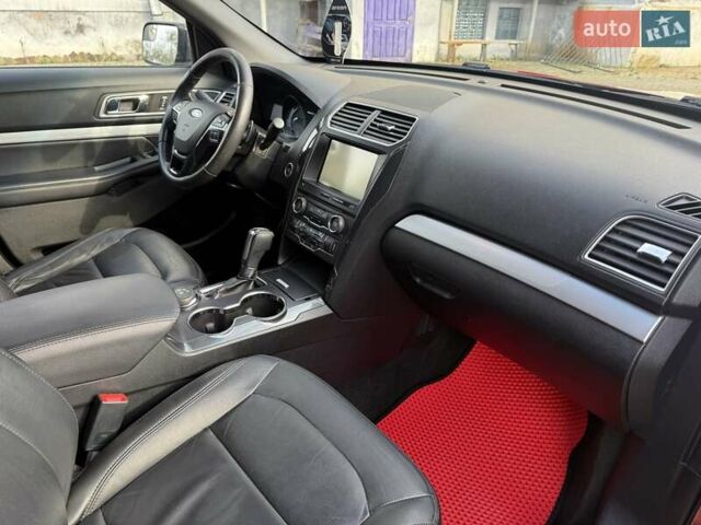 Красный Форд Эксплорер, объемом двигателя 3.5 л и пробегом 149 тыс. км за 15800 $, фото 12 на Automoto.ua