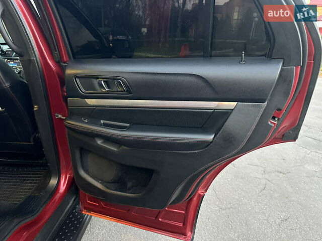 Красный Форд Эксплорер, объемом двигателя 3.5 л и пробегом 227 тыс. км за 16300 $, фото 33 на Automoto.ua