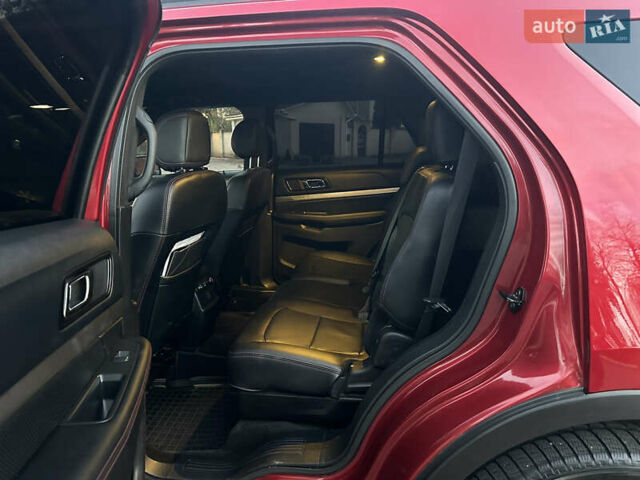 Красный Форд Эксплорер, объемом двигателя 3.5 л и пробегом 227 тыс. км за 16300 $, фото 31 на Automoto.ua