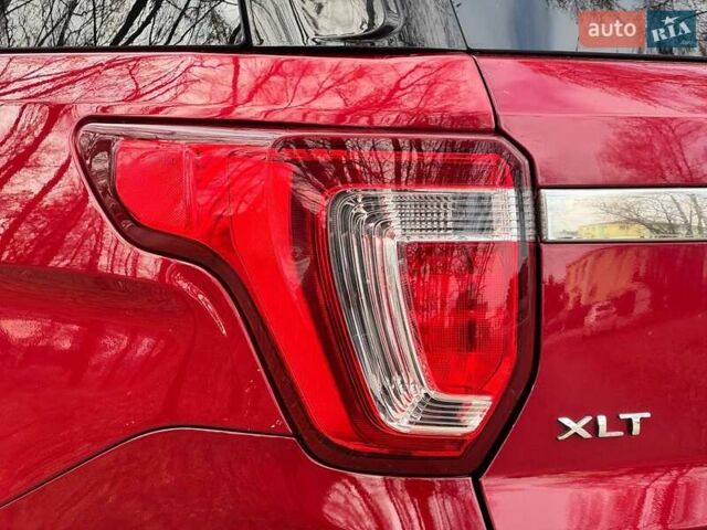 Красный Форд Эксплорер, объемом двигателя 3.5 л и пробегом 136 тыс. км за 19500 $, фото 15 на Automoto.ua