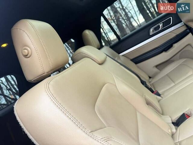 Красный Форд Эксплорер, объемом двигателя 3.5 л и пробегом 136 тыс. км за 19500 $, фото 49 на Automoto.ua