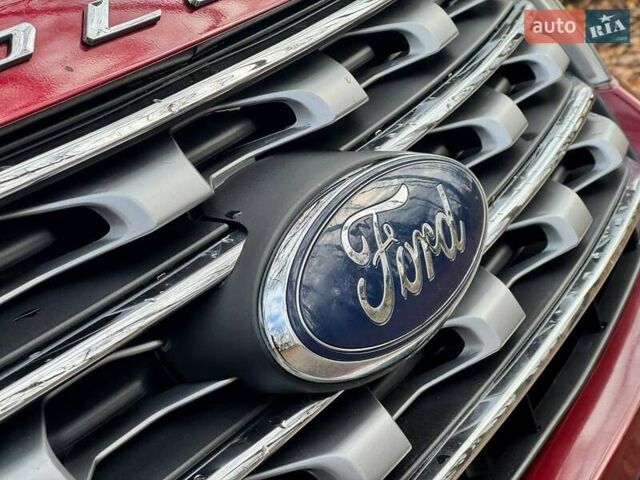 Красный Форд Эксплорер, объемом двигателя 3.5 л и пробегом 136 тыс. км за 19500 $, фото 5 на Automoto.ua