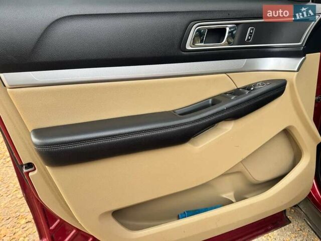 Красный Форд Эксплорер, объемом двигателя 3.5 л и пробегом 136 тыс. км за 19500 $, фото 22 на Automoto.ua