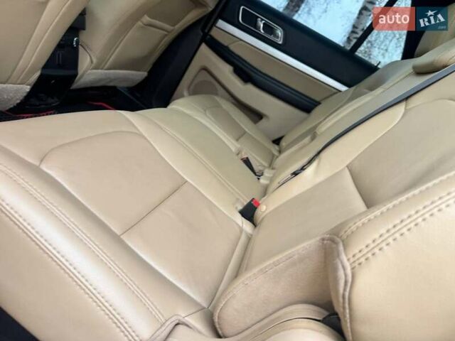 Красный Форд Эксплорер, объемом двигателя 3.5 л и пробегом 136 тыс. км за 19500 $, фото 42 на Automoto.ua