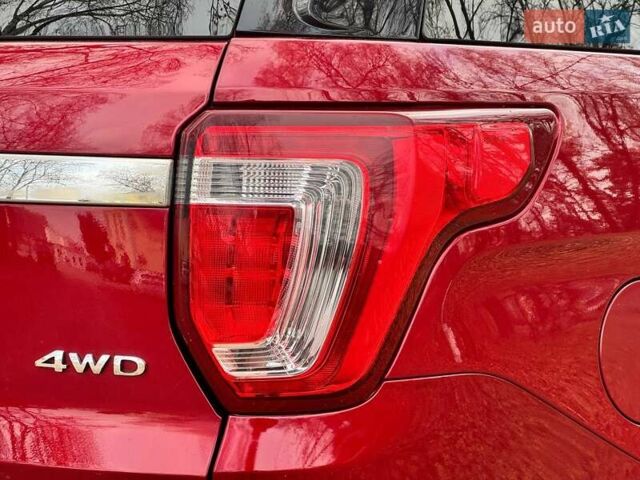 Красный Форд Эксплорер, объемом двигателя 3.5 л и пробегом 136 тыс. км за 19500 $, фото 14 на Automoto.ua