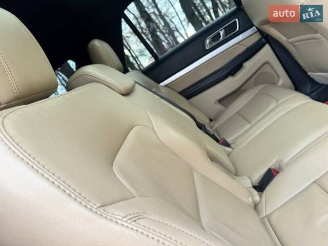 Красный Форд Эксплорер, объемом двигателя 3.5 л и пробегом 136 тыс. км за 19500 $, фото 48 на Automoto.ua