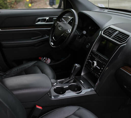 Форд Эксплорер 2018 в Кременце на Automoto.ua Красный Форд Эксплорер, объемом двигателя 3.5 л и пробегом 119 тыс. км за 26800 $, фото 15 на Automoto.ua