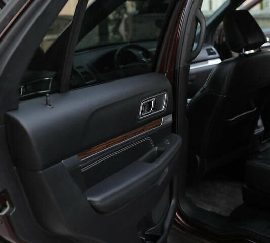 Форд Эксплорер 2018 в Кременце на Automoto.ua Красный Форд Эксплорер, объемом двигателя 3.5 л и пробегом 119 тыс. км за 26800 $, фото 19 на Automoto.ua