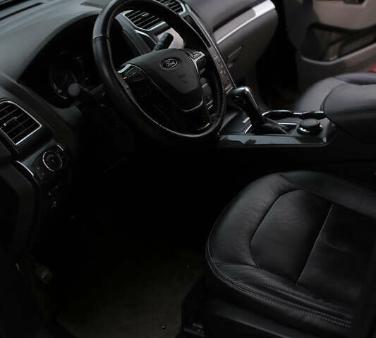 Форд Эксплорер 2018 в Кременце на Automoto.ua Красный Форд Эксплорер, объемом двигателя 3.5 л и пробегом 119 тыс. км за 26800 $, фото 11 на Automoto.ua