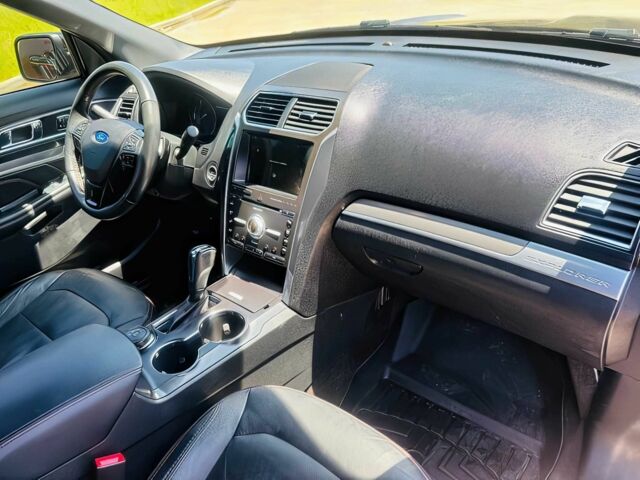 Красный Форд Эксплорер, объемом двигателя 3.5 л и пробегом 40 тыс. км за 11000 $, фото 13 на Automoto.ua