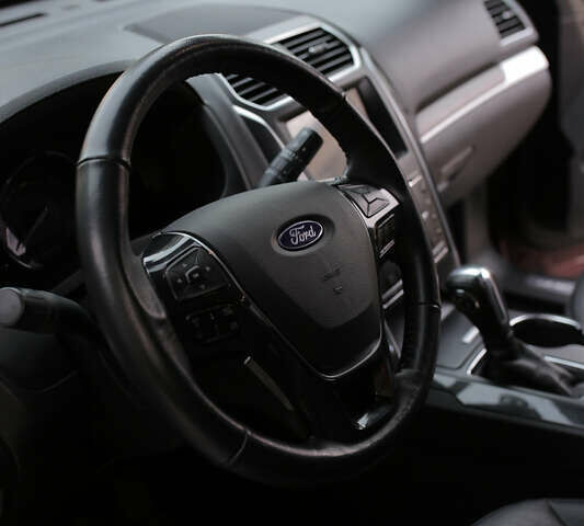 Форд Эксплорер 2018 в Кременце на Automoto.ua Красный Форд Эксплорер, объемом двигателя 3.5 л и пробегом 119 тыс. км за 26800 $, фото 9 на Automoto.ua