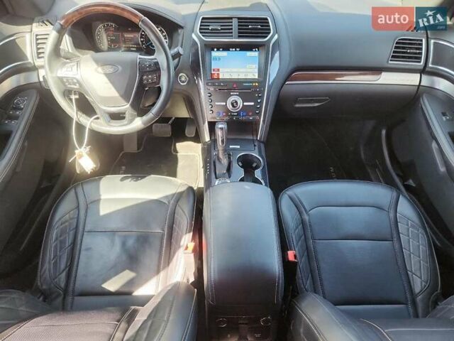 Красный Форд Эксплорер, объемом двигателя 0 л и пробегом 132 тыс. км за 4900 $, фото 7 на Automoto.ua