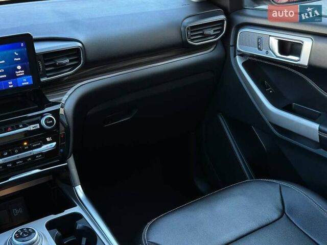 Форд Експлорер 2021 у Луцьку на Automoto.ua Червоний Форд Експлорер, об'ємом двигуна 2.26 л та пробігом 158 тис. км за 24000 $, фото 28 на Automoto.ua