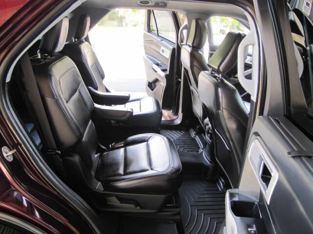 Красный Форд Эксплорер, объемом двигателя 2.3 л и пробегом 15 тыс. км за 16900 $, фото 10 на Automoto.ua