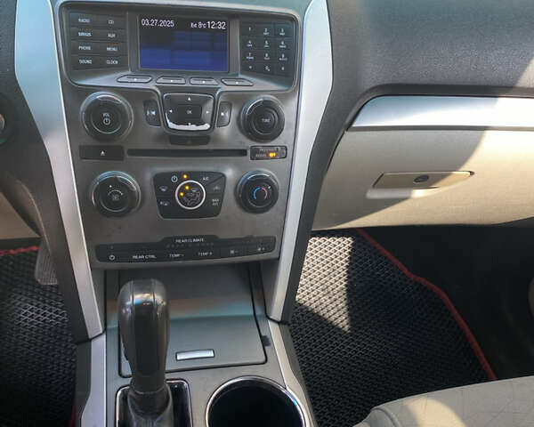 Форд Эксплорер, объемом двигателя 2 л и пробегом 256 тыс. км за 10350 $, фото 7 на Automoto.ua