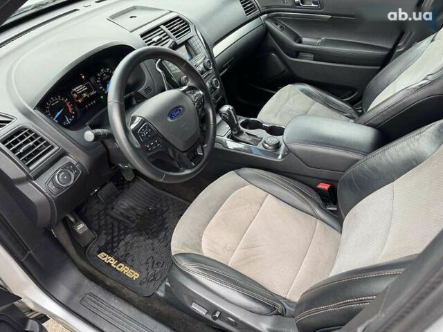 Форд Эксплорер, объемом двигателя 3.7 л и пробегом 272 тыс. км за 17990 $, фото 12 на Automoto.ua